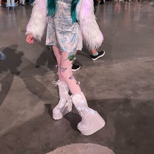 YRU White Pearl Dune Desert Platform Boots size 7 women’s rave boots